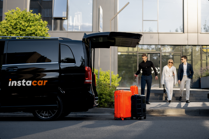 hotel clients transfered with a premium van