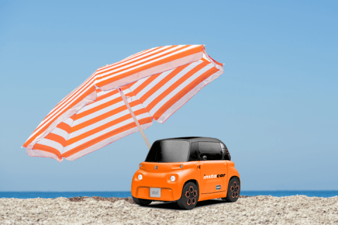 Citroen ami στην παραλία 